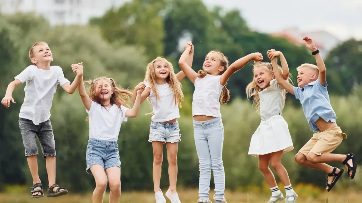 Развитие ребенка по возрастам: этапы, нормы и особенности взросления - 1