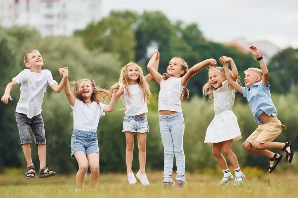 Развитие ребенка по возрастам: этапы, нормы и особенности взросления